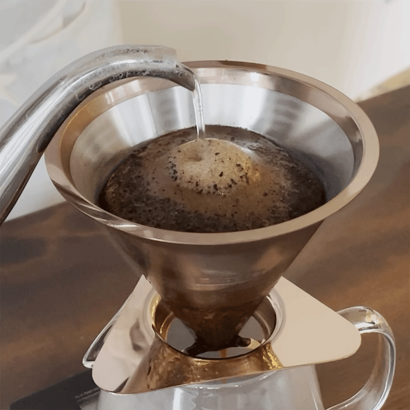 ドリップしているコーヒー