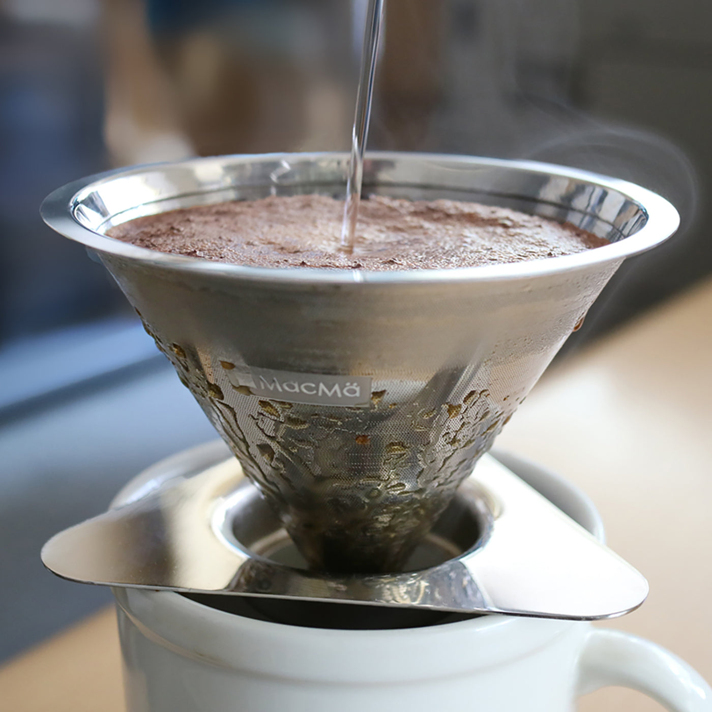 コーヒーをドリップしてる様子