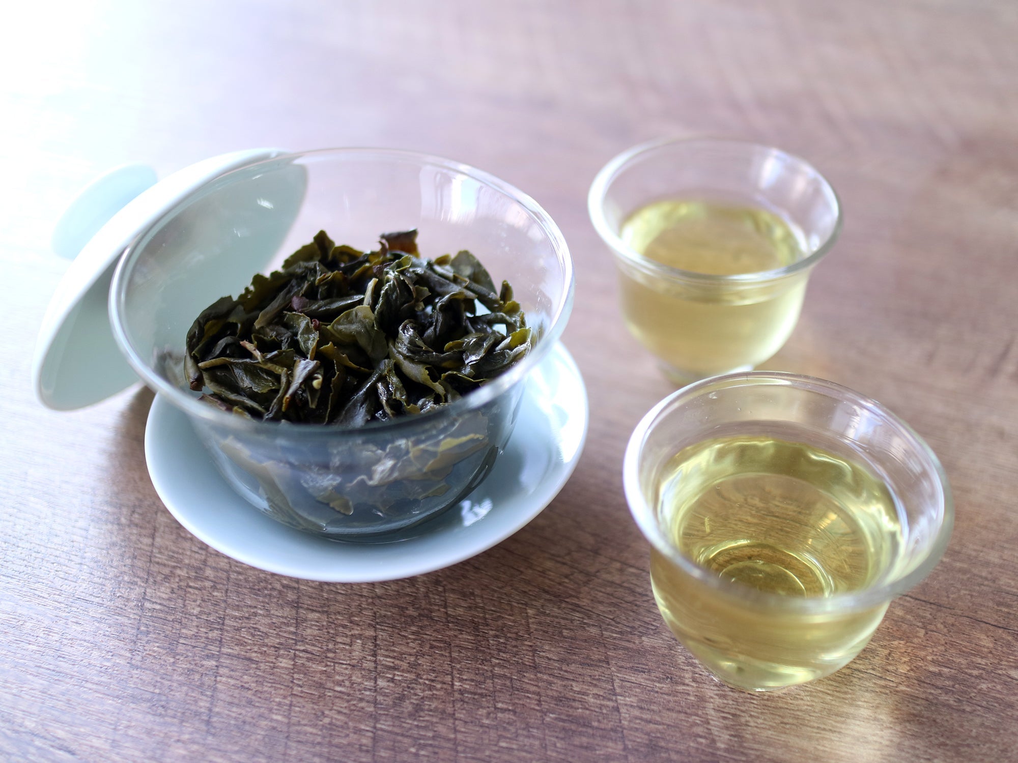 蓋碗でいれた烏龍茶